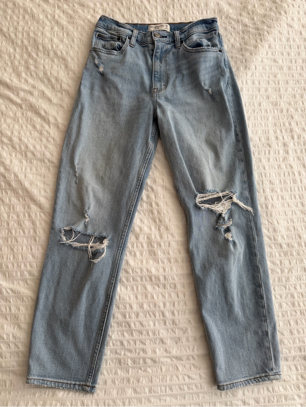 A&F Abercrombie & Fitch Light Blue Distressed Cropped Jeans